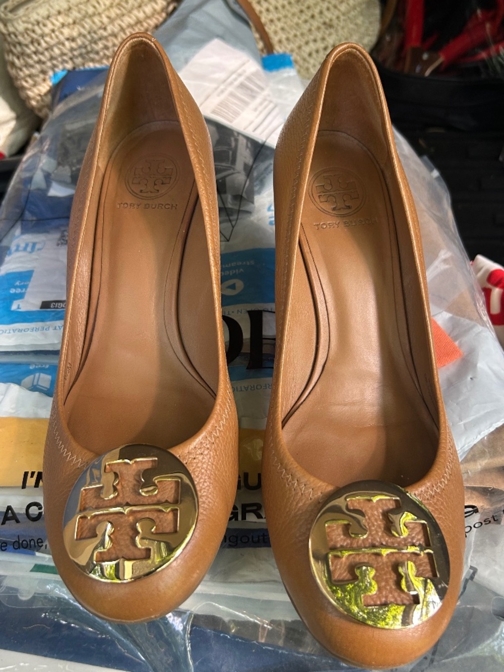 Tory Burch Heels Womens 9 1/2 Tan Leather Chelsea Wedge Logo Old Money